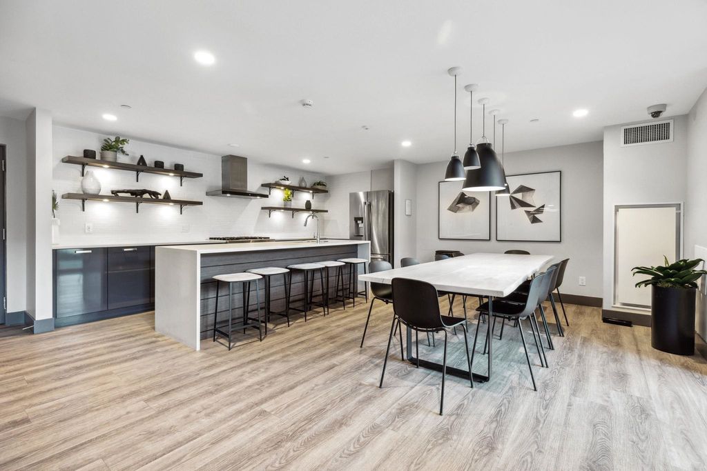 listing image 1101774712104448650