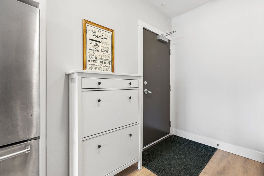 listing image 1103719054481133187