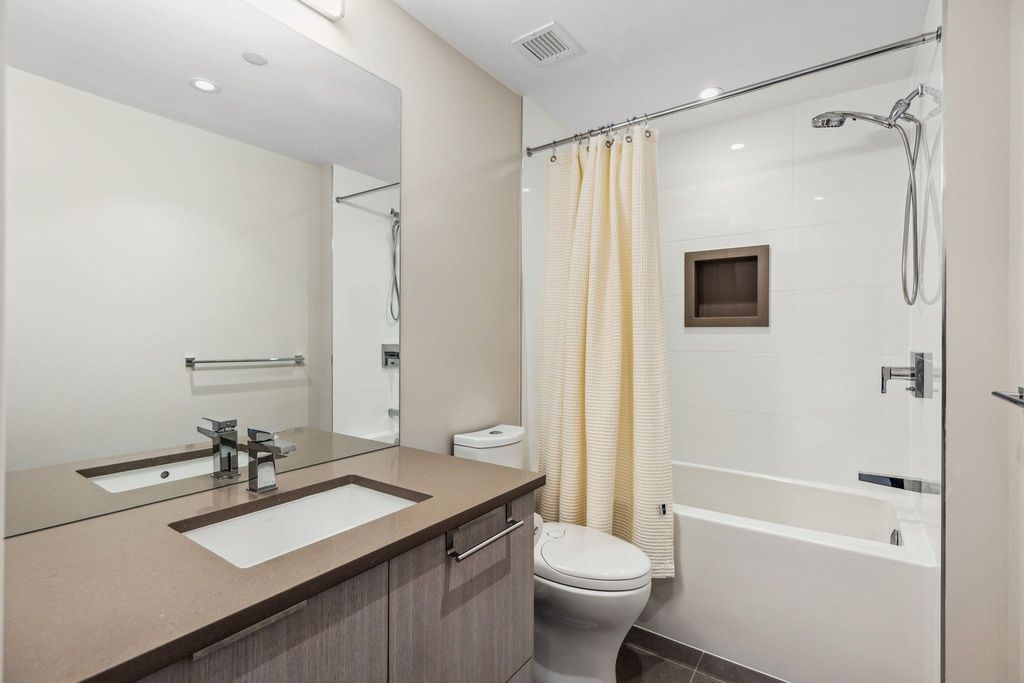 listing image 1104469096374351747