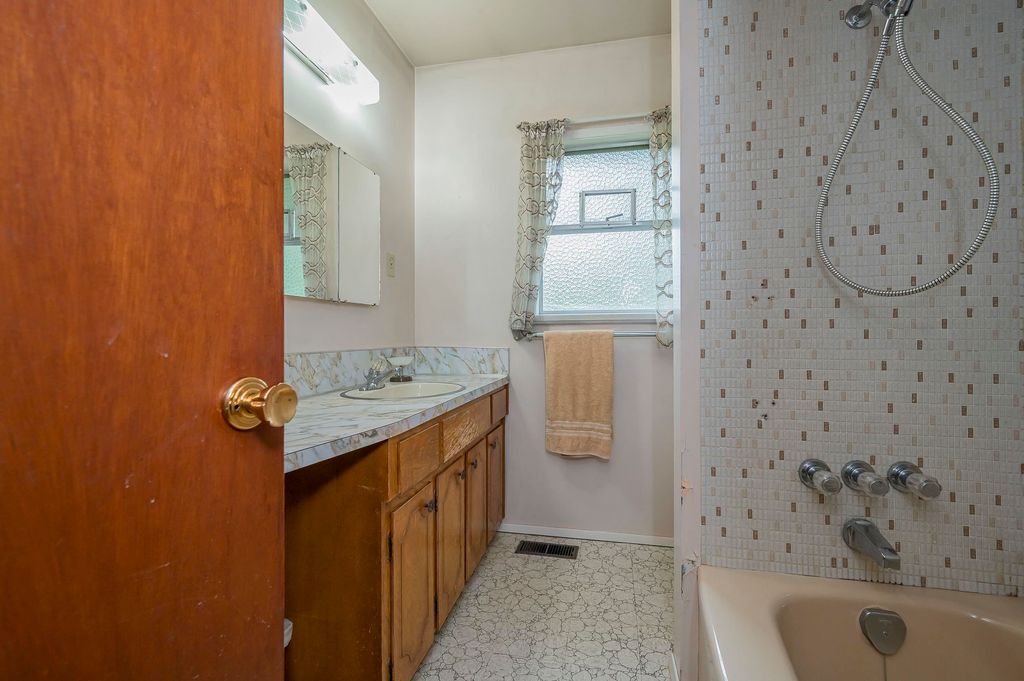 listing image 1107398617677110548