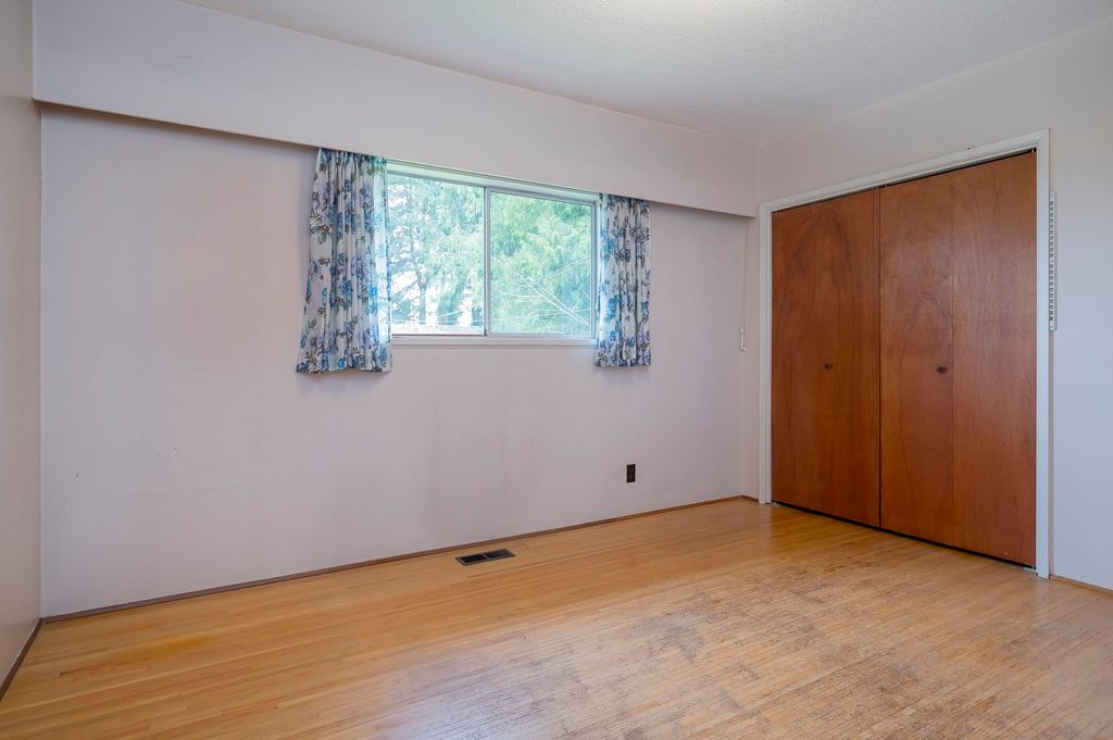 listing image 1101648018960820867