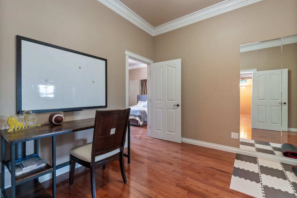 listing image 1108693692889719741