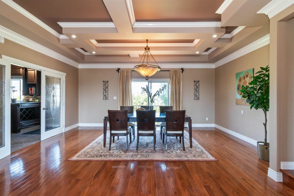 listing image 1101920319804752064