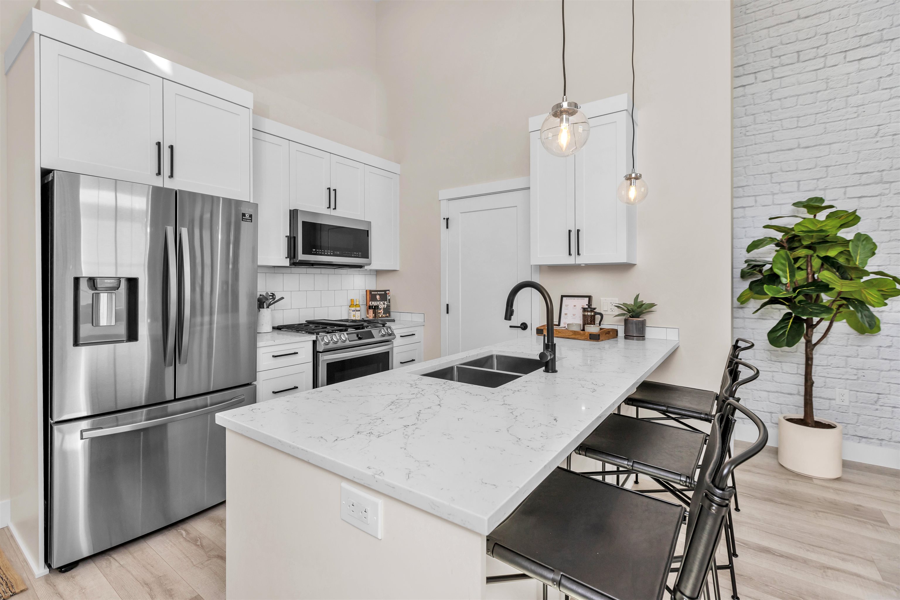 22638 119 Avenue 611