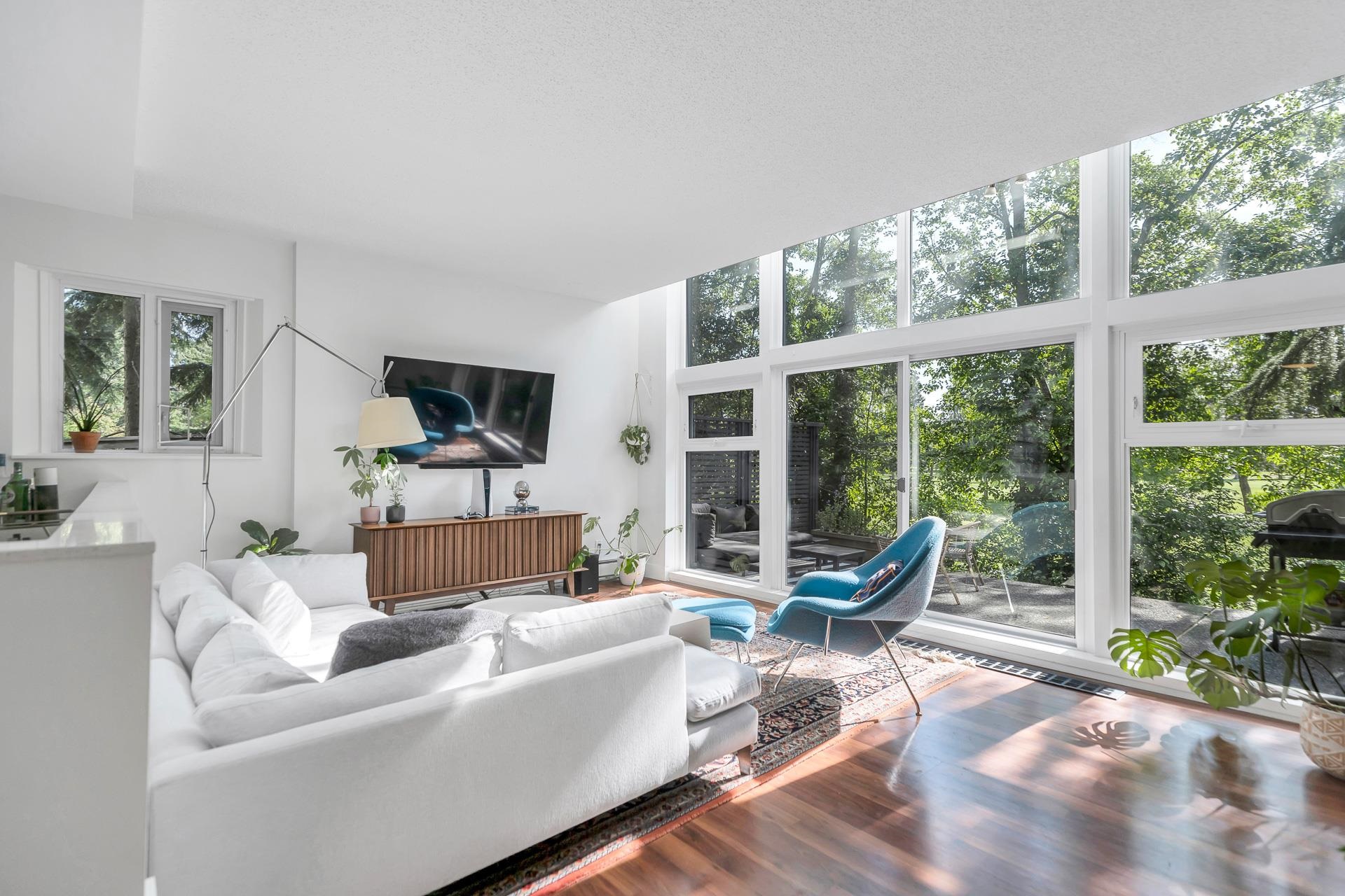 1350 View Crescent 111