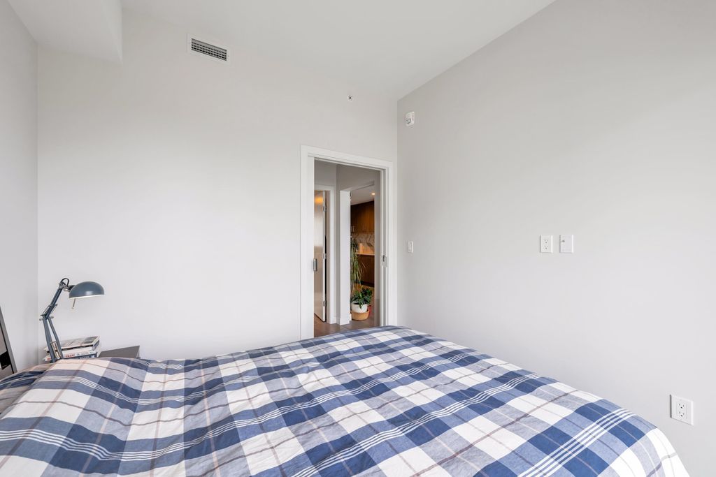 listing image 1105651107515021704