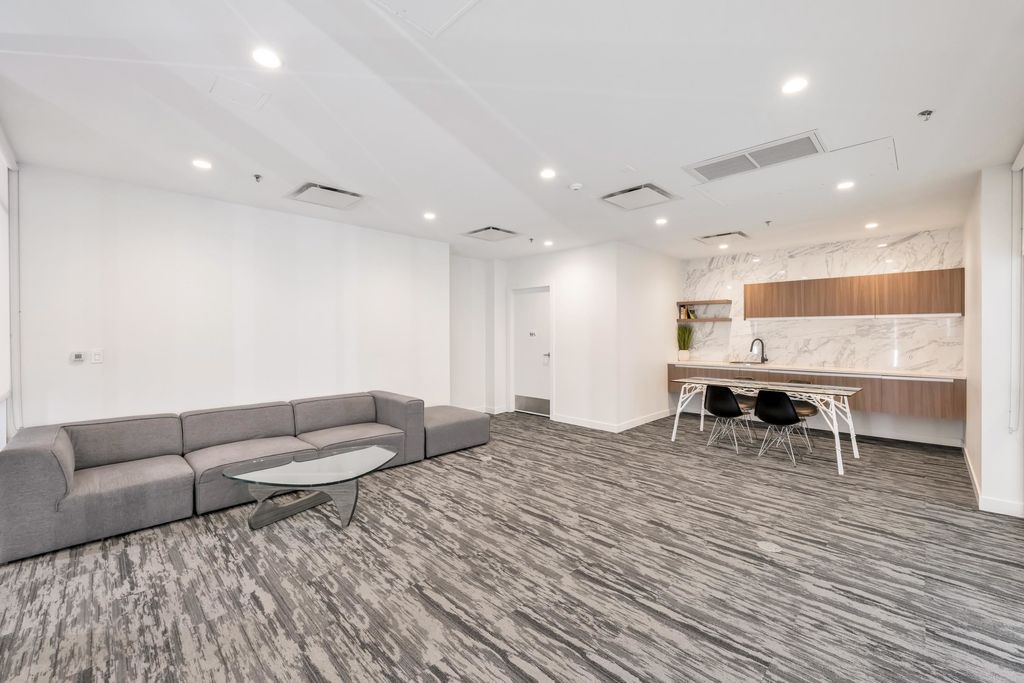 listing image 1109261532526626704