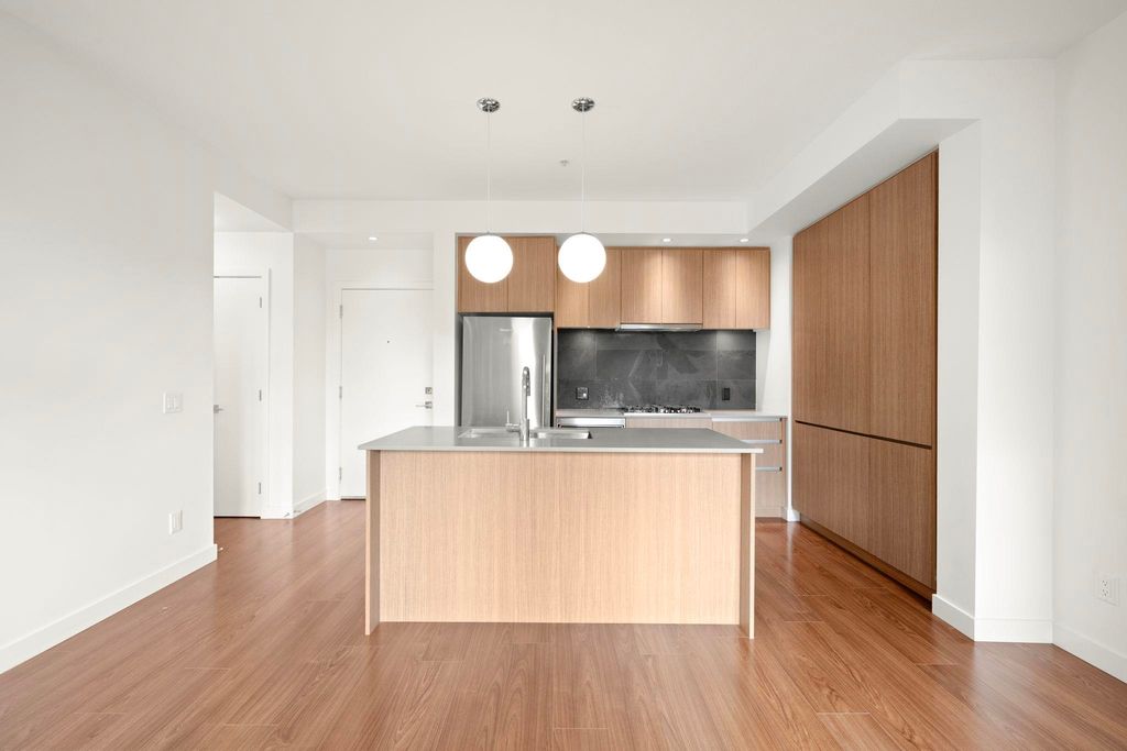 listing image 1102318784334628201