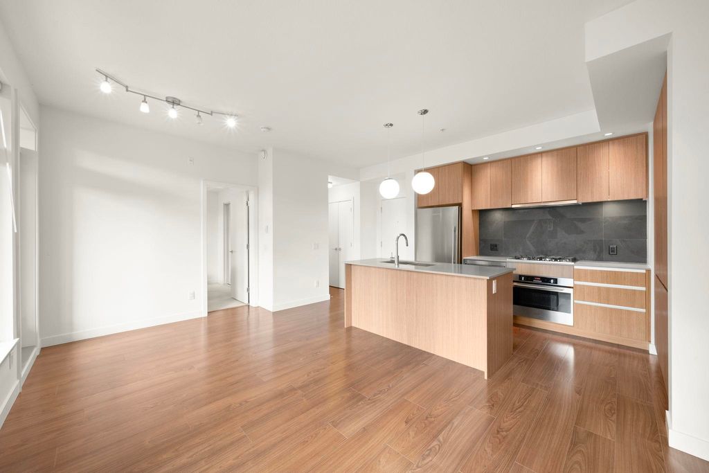 listing image 1102972185055558054