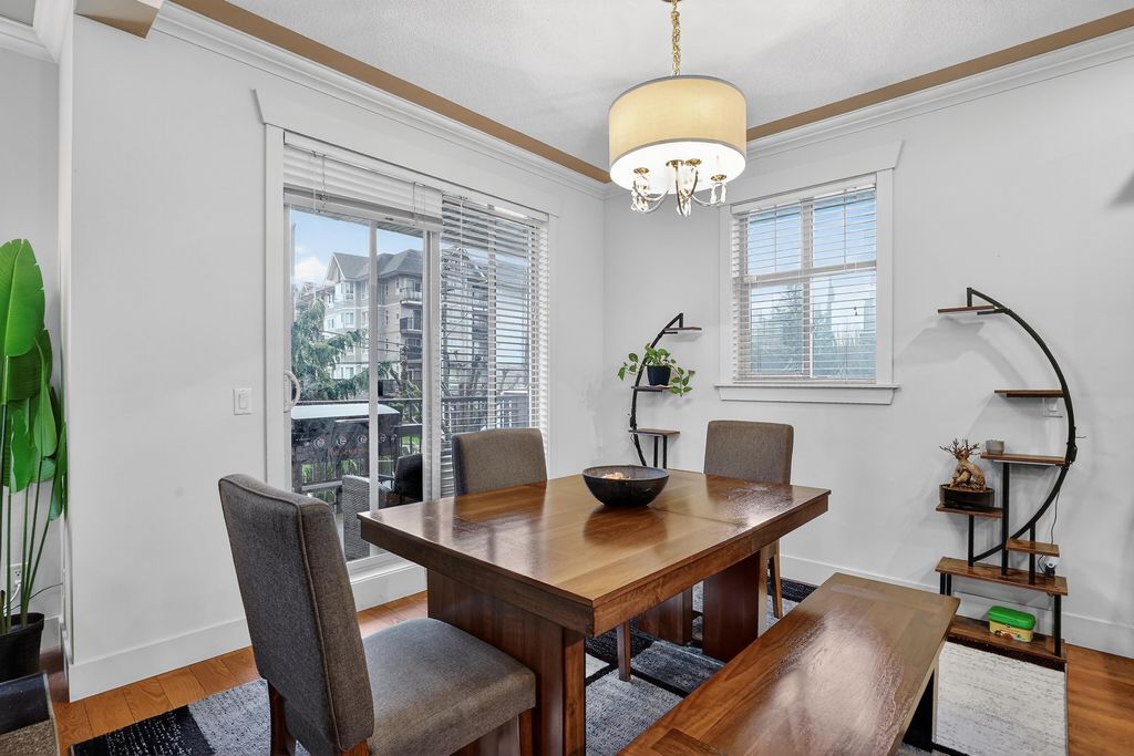 listing image 1103043416063424315