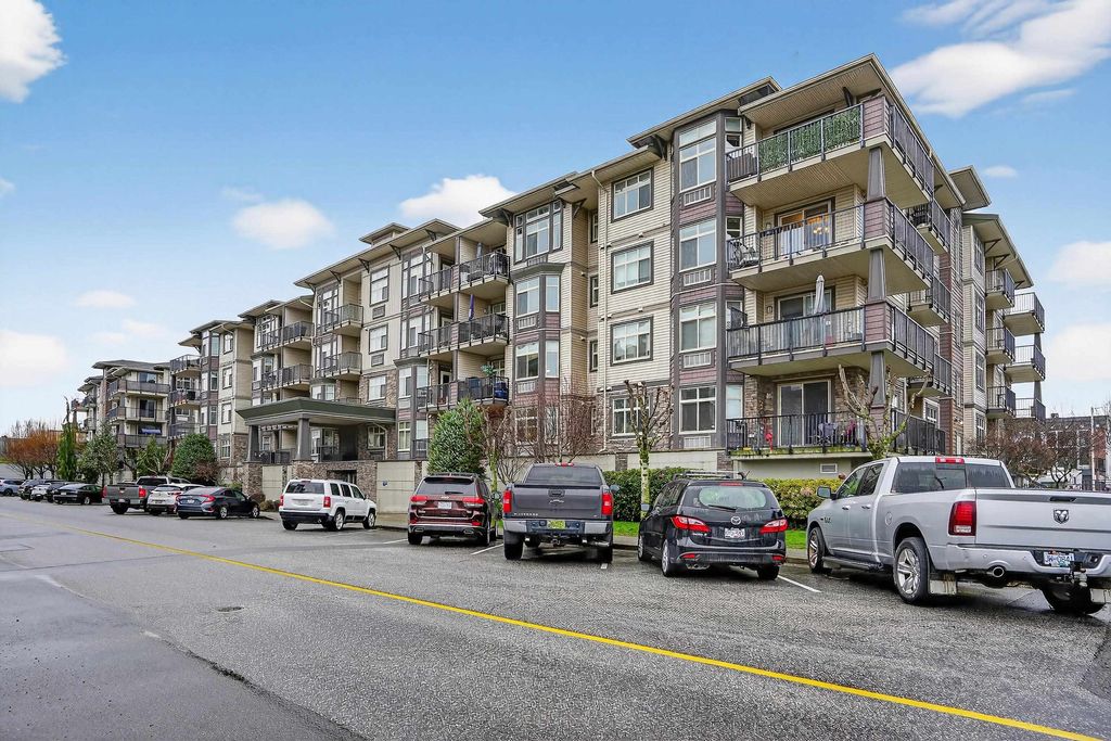 Photo of 45893 Chesterfield Avenue #100, Chilliwack, BC V2P 1M5 (MLS # R3103601)