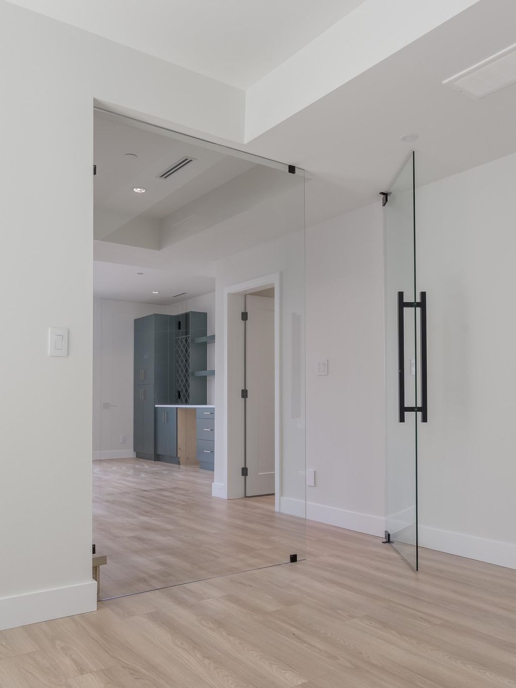 listing image 1104773382376042396