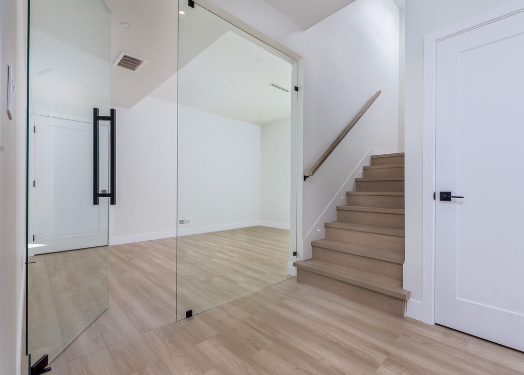 listing image 1107779356765862623