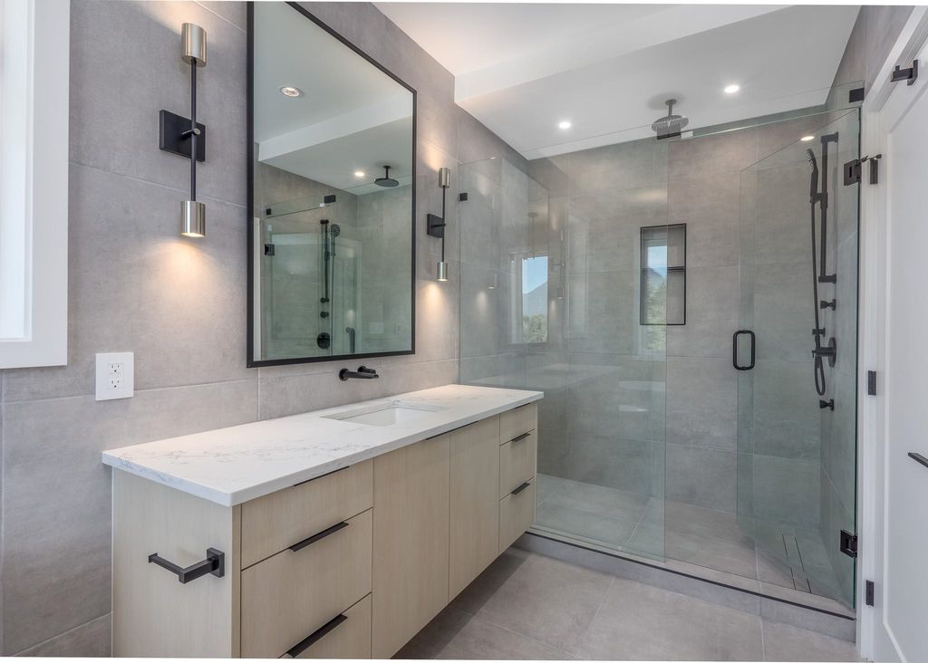 listing image 1102206404363195706
