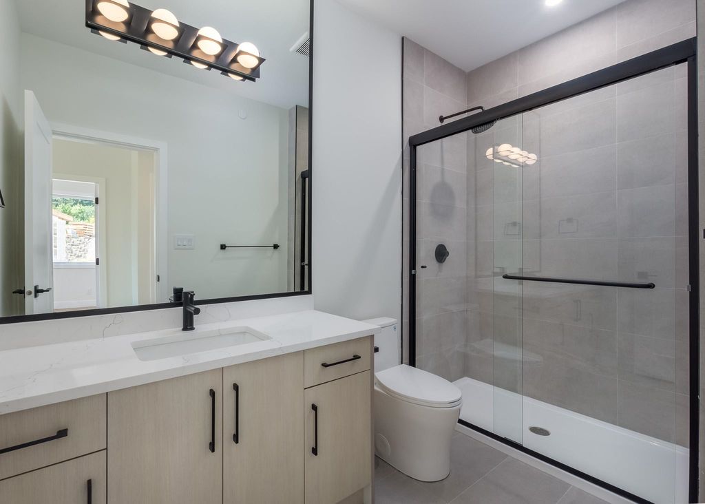 listing image 1108261954356286355