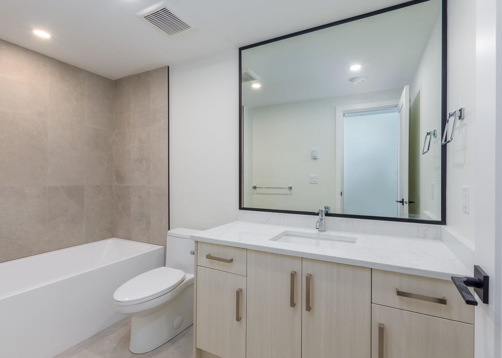 listing image 1106994461102169599