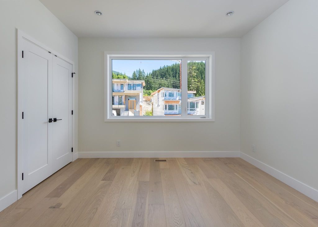 listing image 1108504589307069704