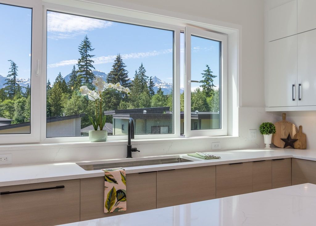 listing image 1102451192413915079