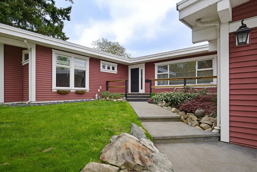 Photo of 2662 Sheffield Way, Abbotsford, BC V2S 4B8 (MLS # R3115101)