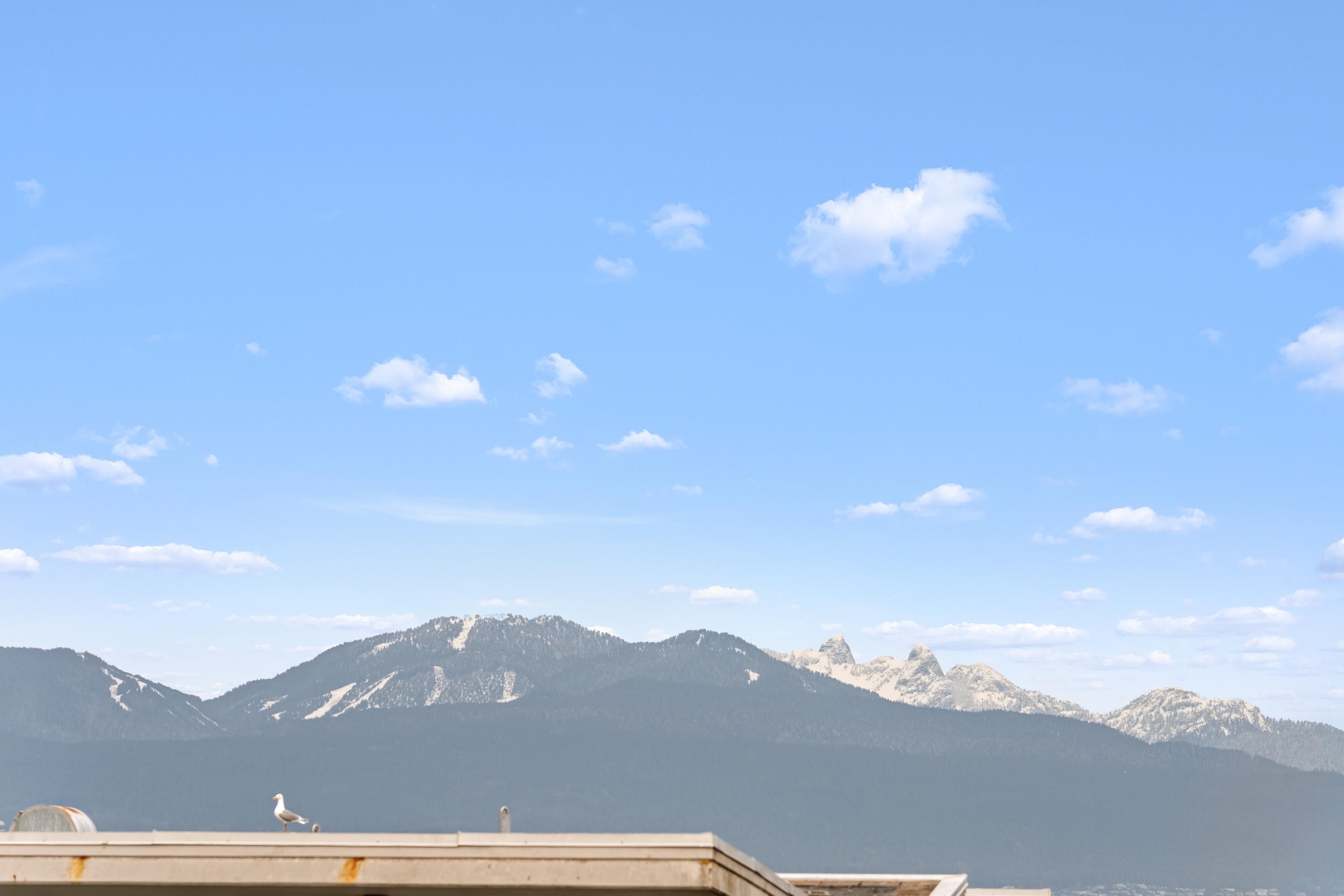 7988 Ackroyd Road PH6