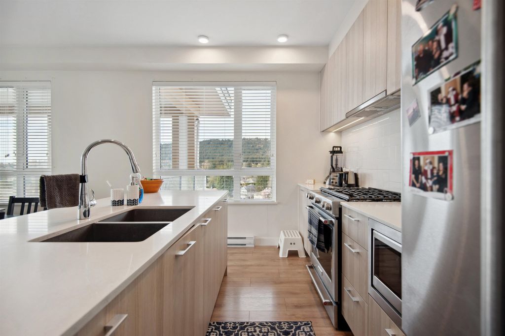 listing image 1103094152368989405