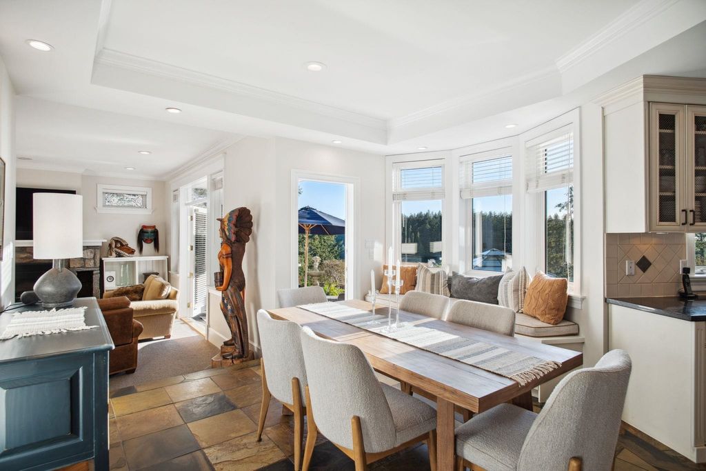 listing image 1103945953410869505