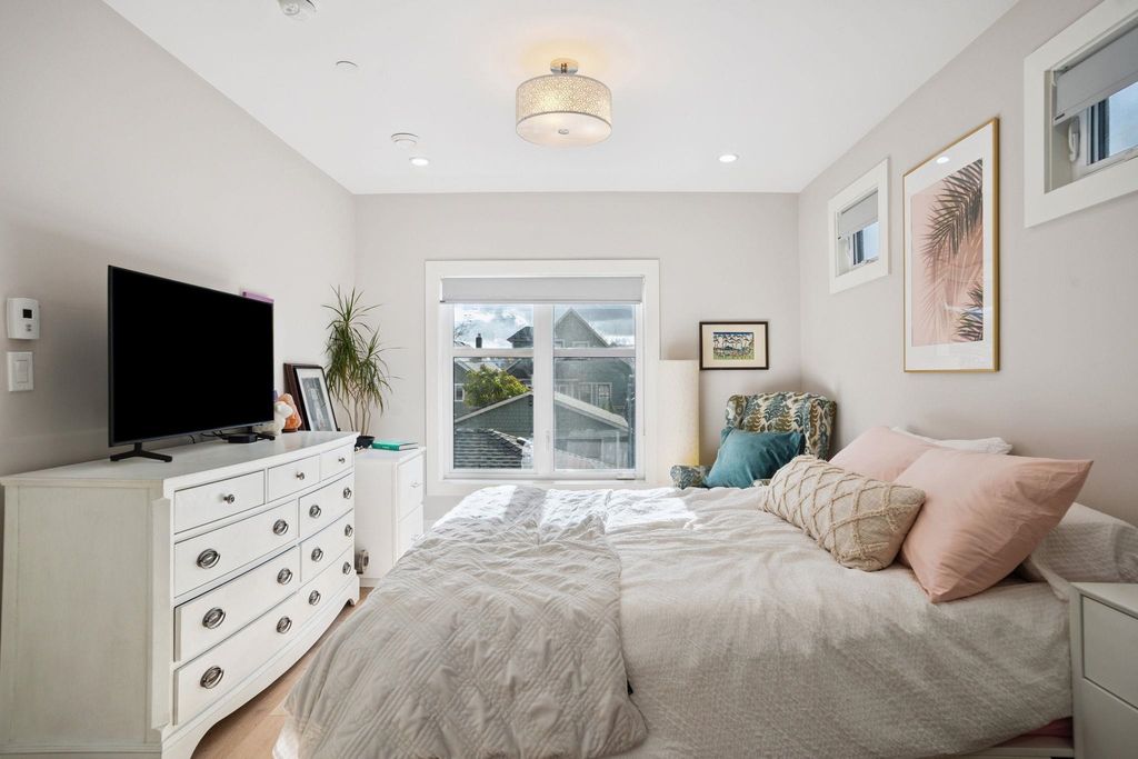 listing image 1102930071529309024