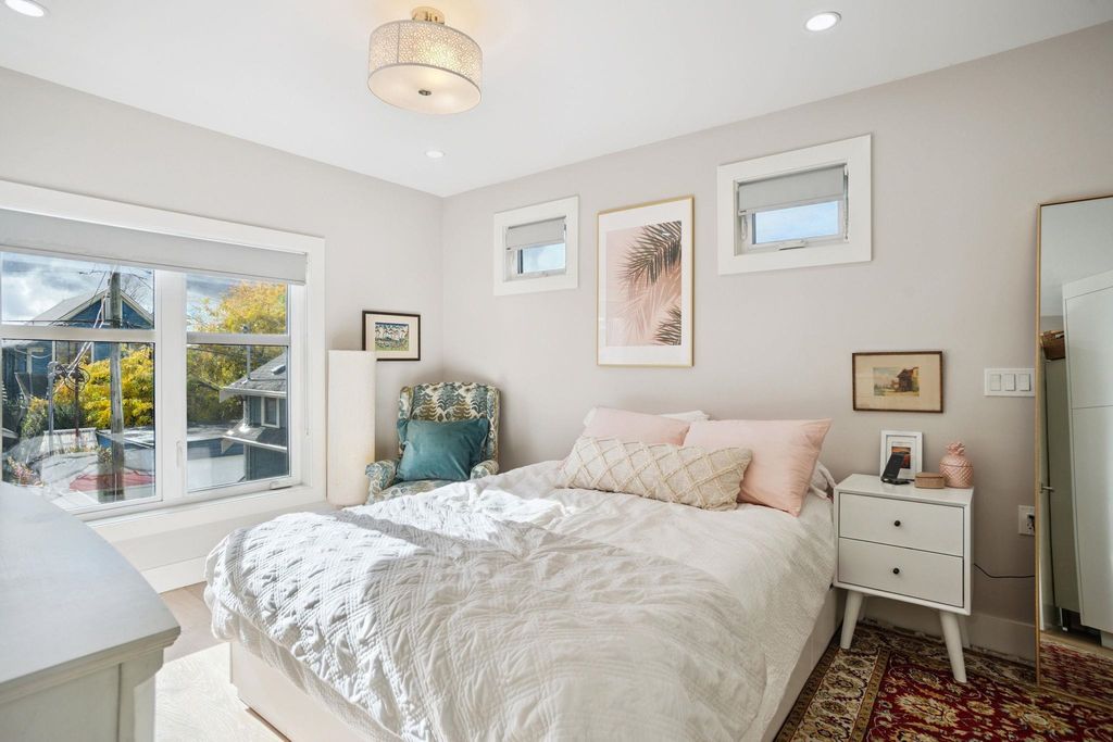 listing image 1108821119526892417