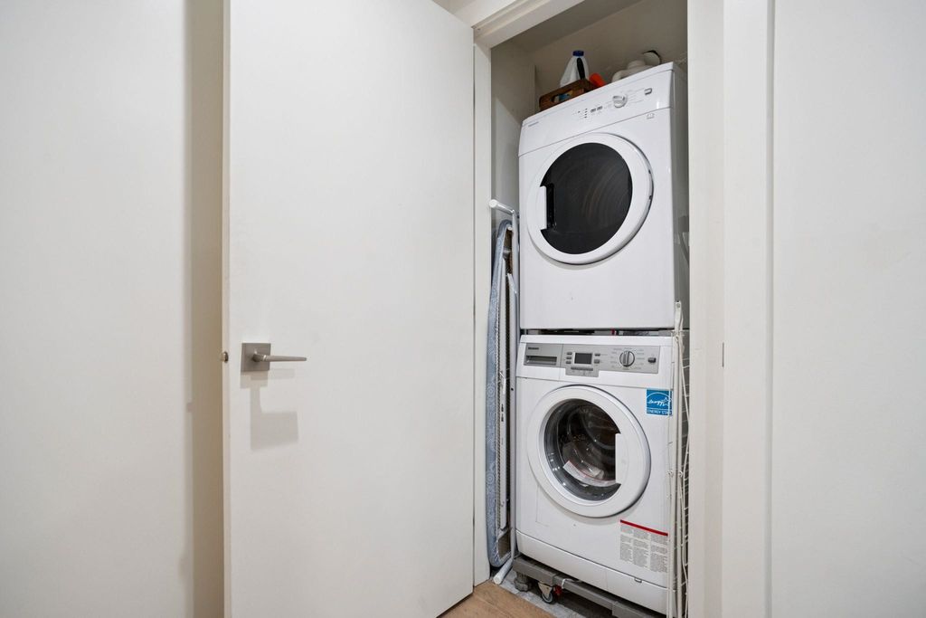 listing image 1109453675656929940