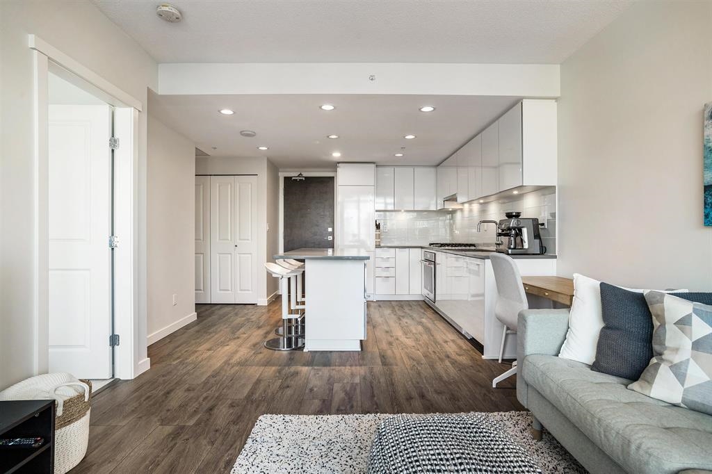 2388 Madison Avenue 810