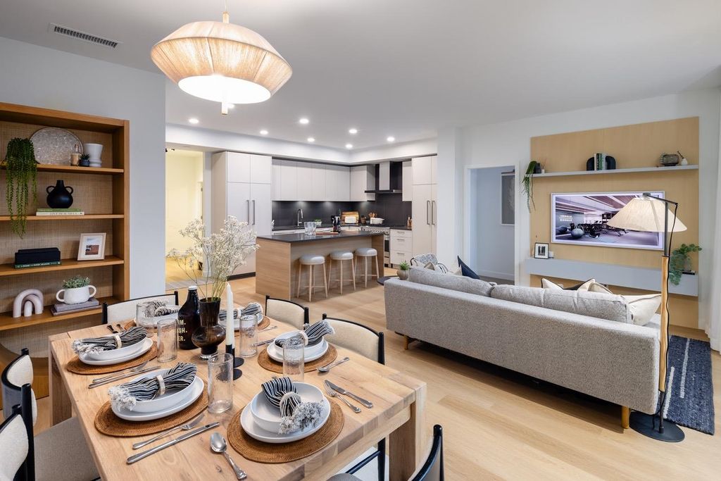 listing image 1100125277094791661