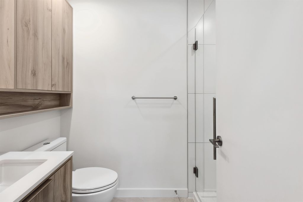 listing image 1105655258144859523