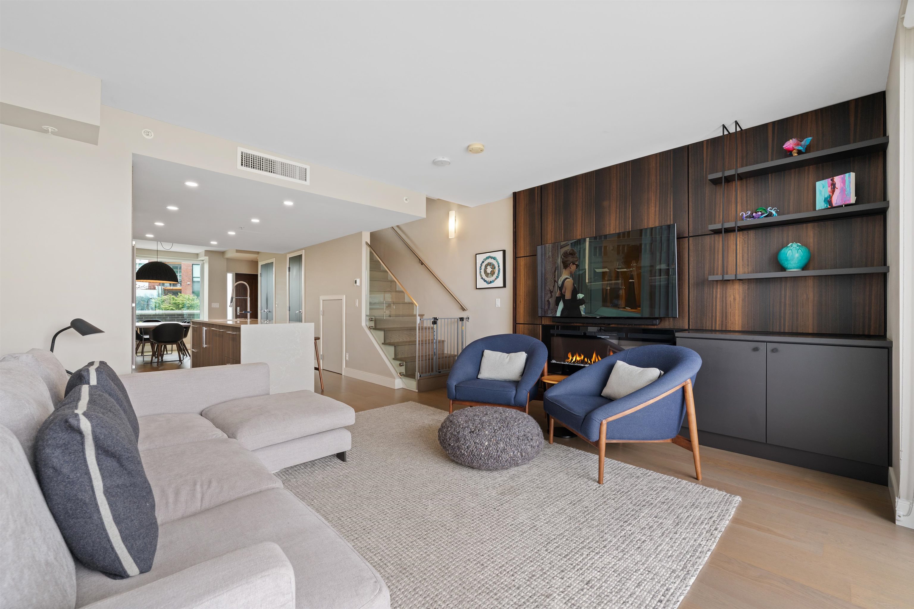 210 Salter Street TH210