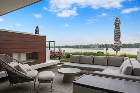 210 Salter Street TH210 New Westminster BC V3M 0J9