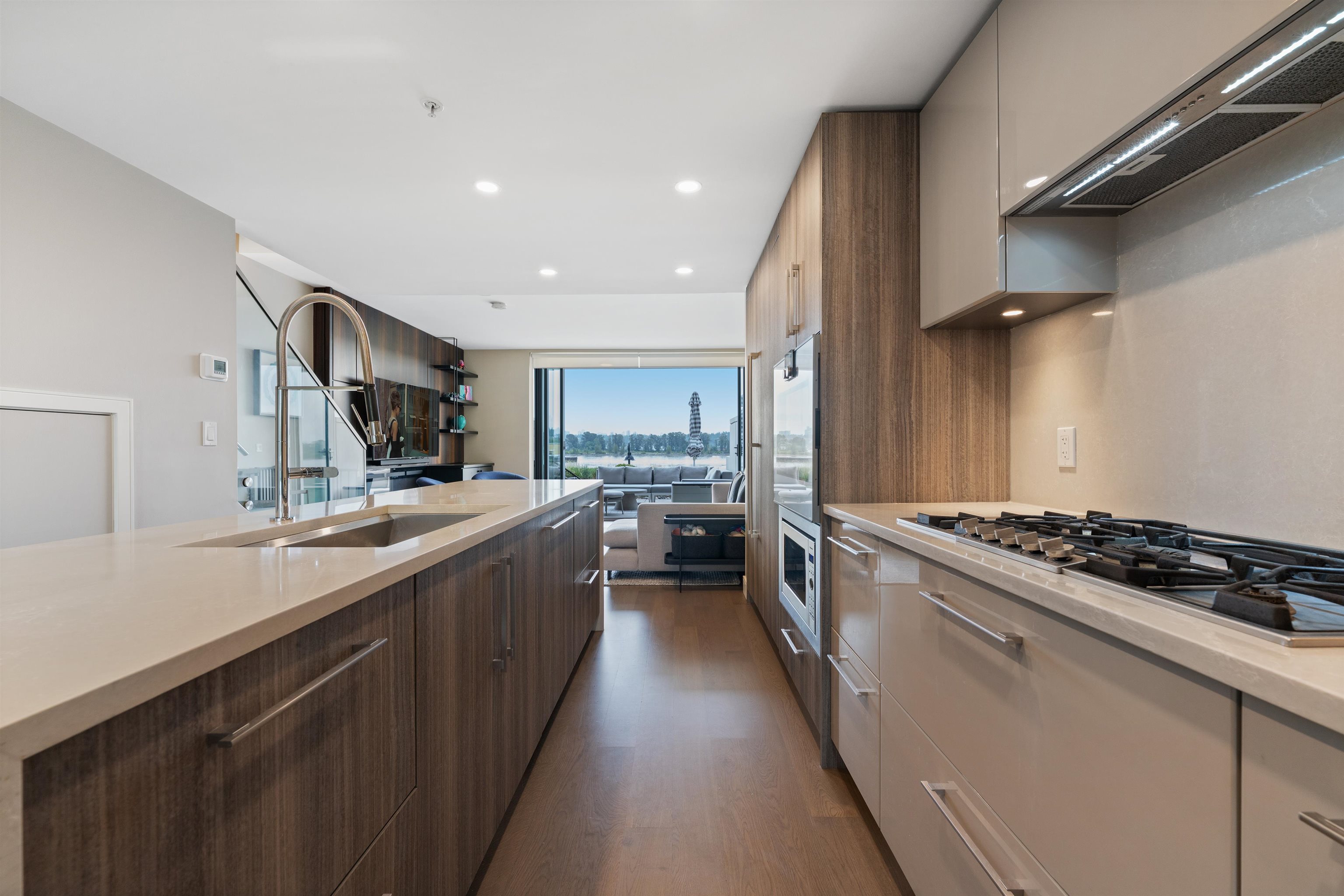 210 Salter Street TH210