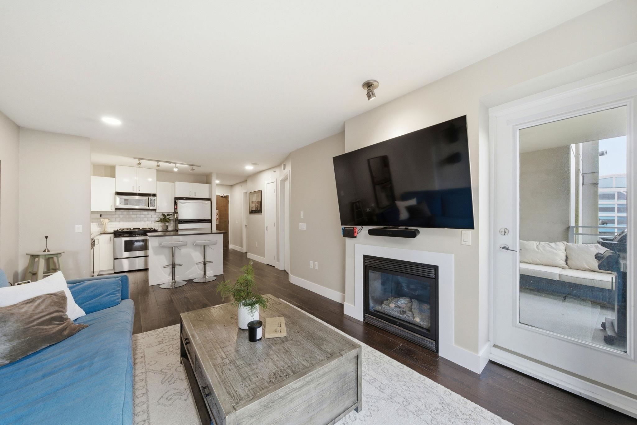 155 W 1st Street 405