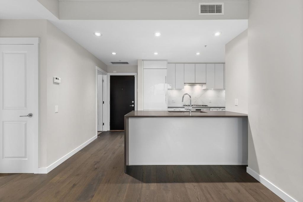 listing image 1101148161457598625