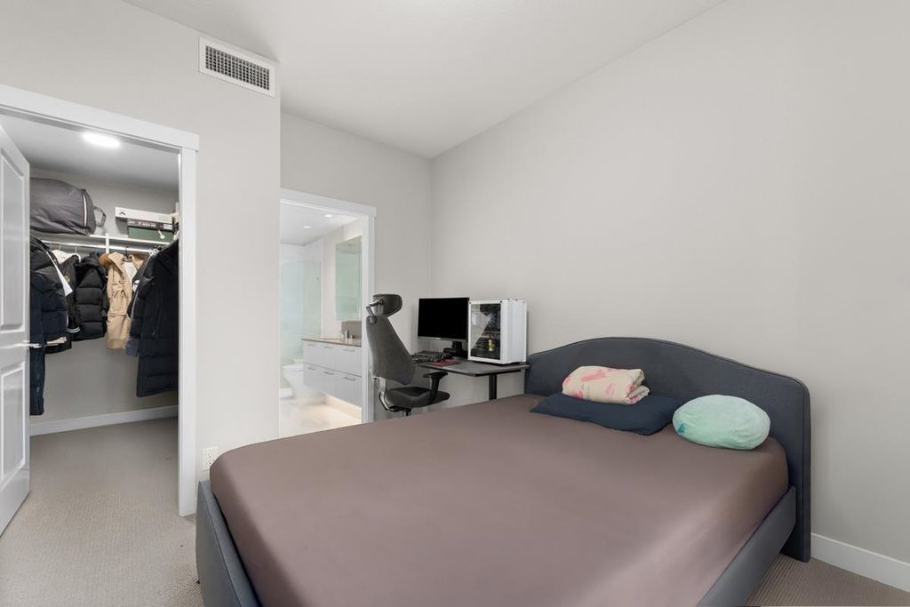 listing image 1103461042384294886