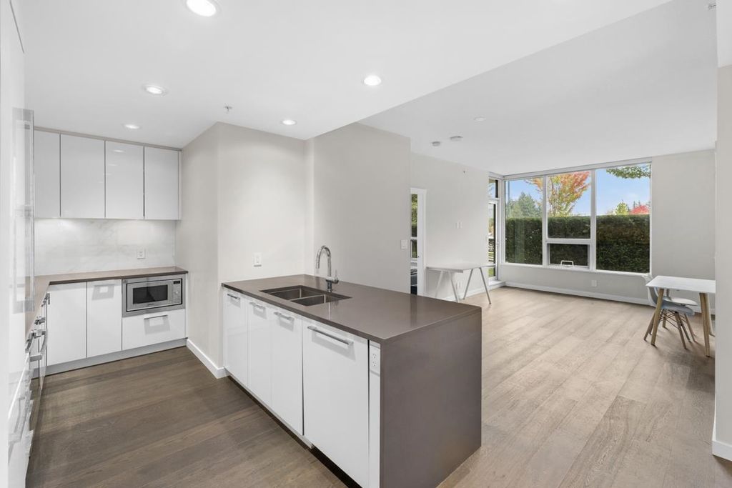 listing image 1106678625813519121