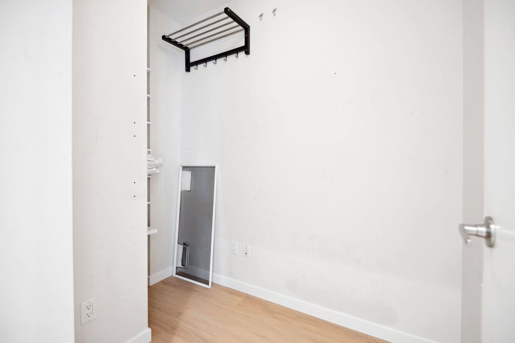 listing image 1101917182347487065