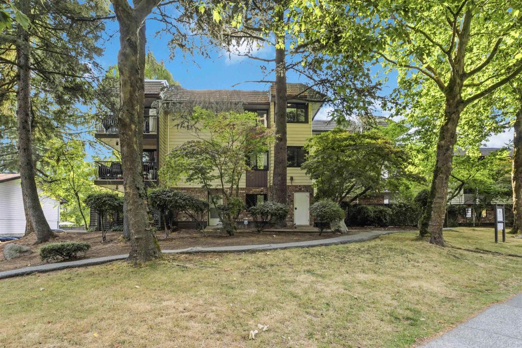 Photo of 7426 138 Street #211, Surrey, BC V3W 8G4 (MLS # R3149597)