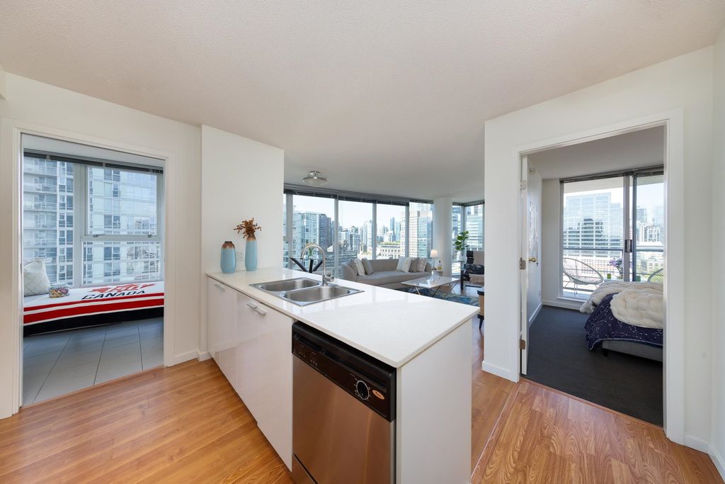listing image 1102603649763782009