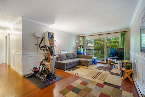 327 W 2nd Street 304 North Vancouver BC V7M 1E2