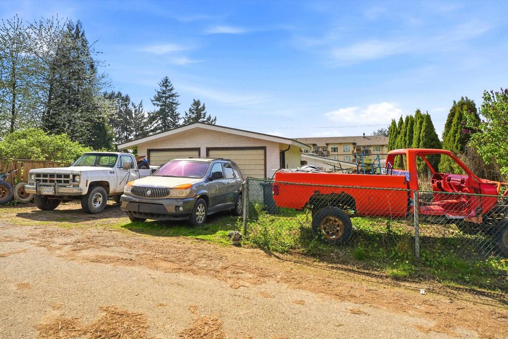 Photo of 2574 Campbell Avenue, Abbotsford, BC V2S 4A4 (MLS # R3114032)