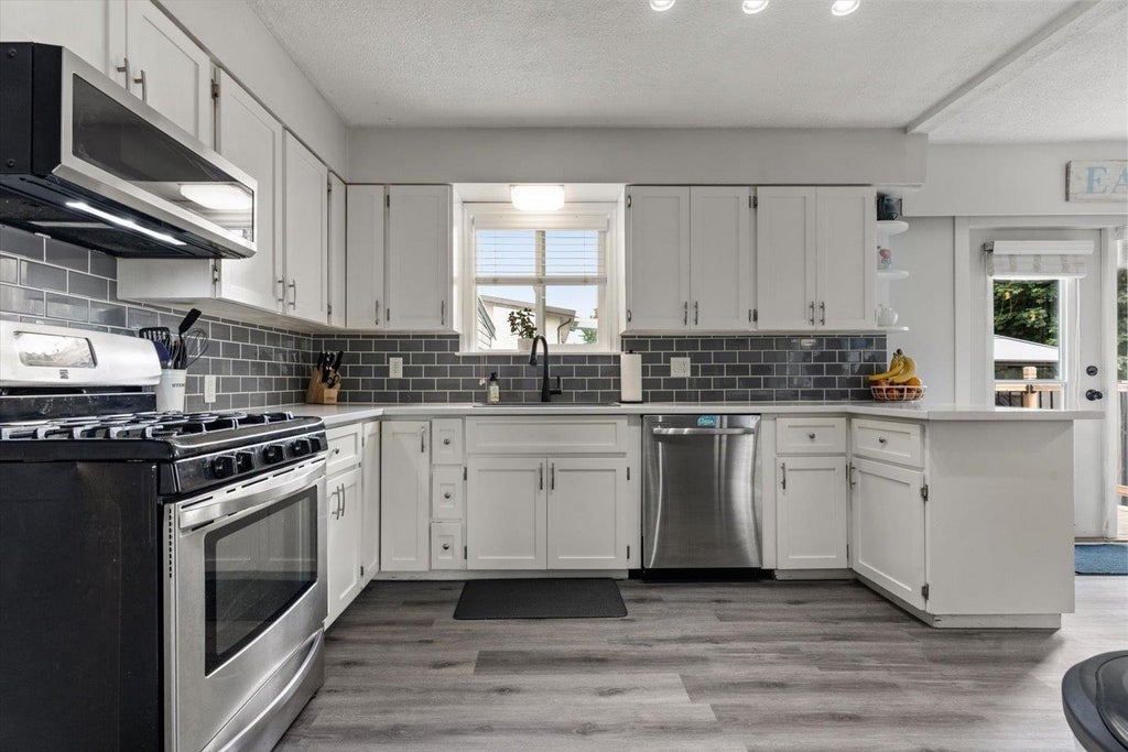 Photo of 46551 Teton Avenue, Chilliwack, BC V2P 6M3 (MLS # R3160320)