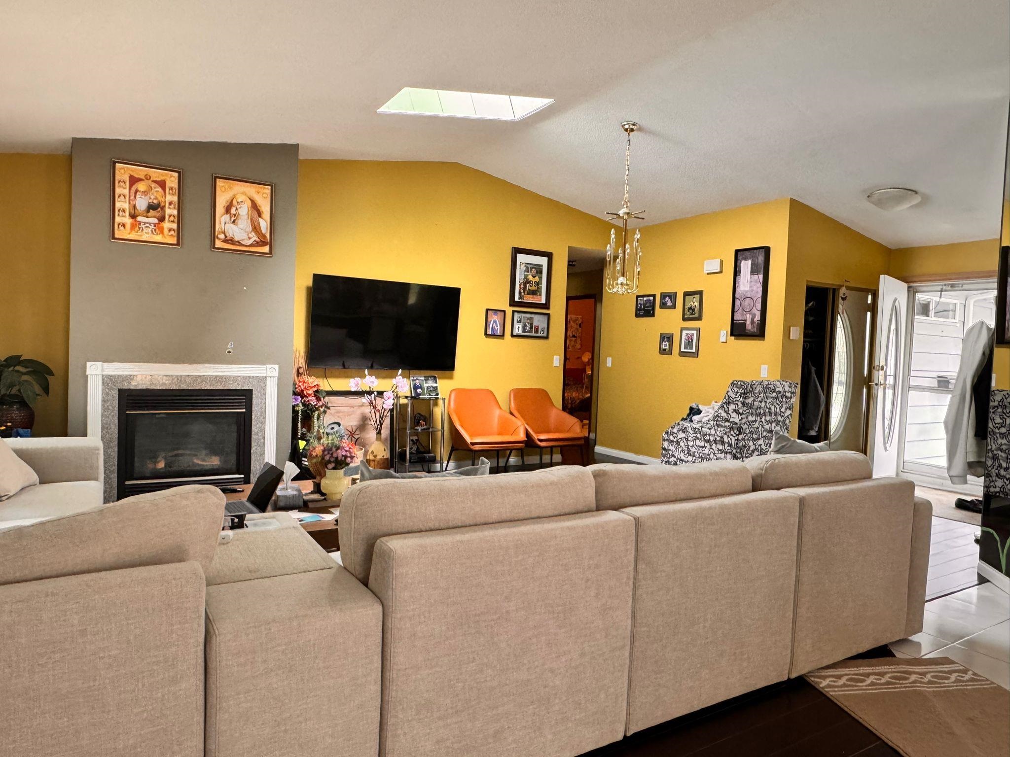 11101 Canyon Crescent