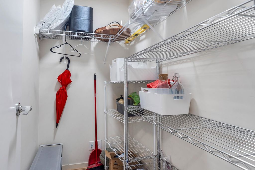 listing image 1104908596138612532