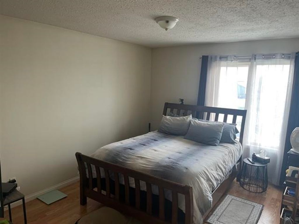 listing image 1107593502957567170