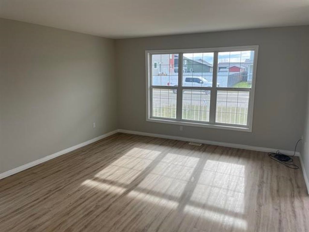 listing image 1102031482859619540