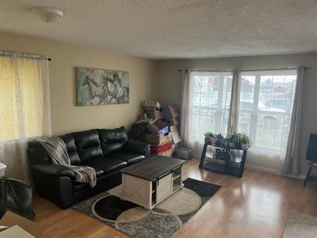 listing image 1106677478535796934